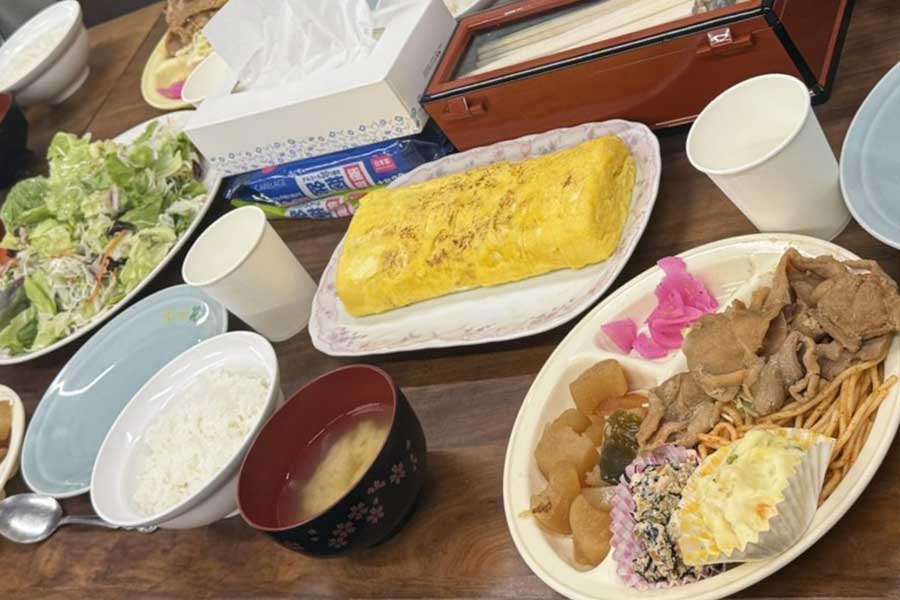 ツアー客のために食堂で用意された食事【写真提供:かみふらの第一食堂(@dai1shokudou)さん】