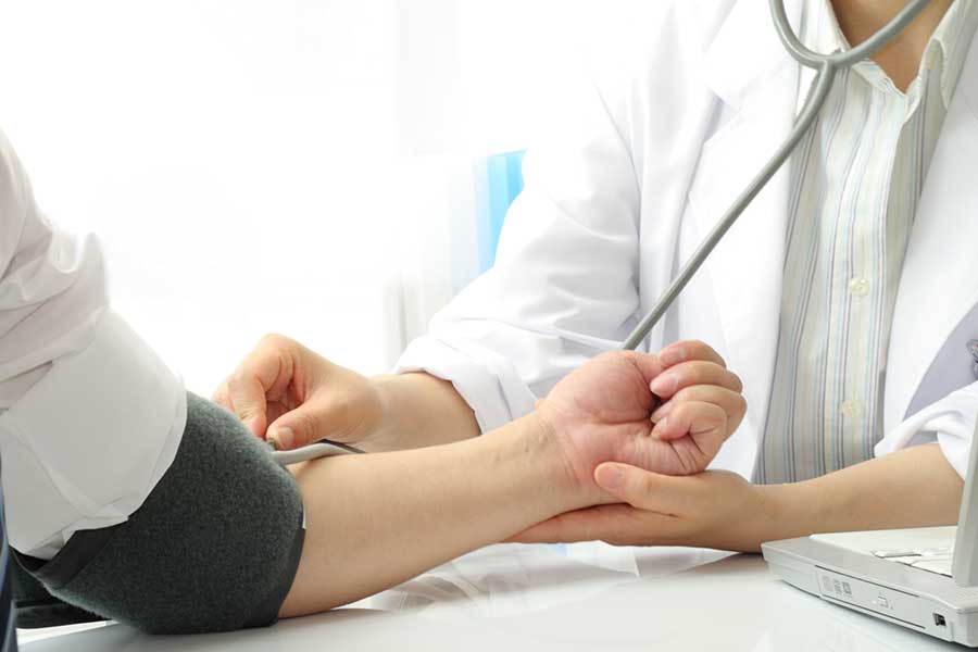 健康診断で計測した血圧を見て、まさかの勘違い（写真はイメージ）【写真：PIXTA】