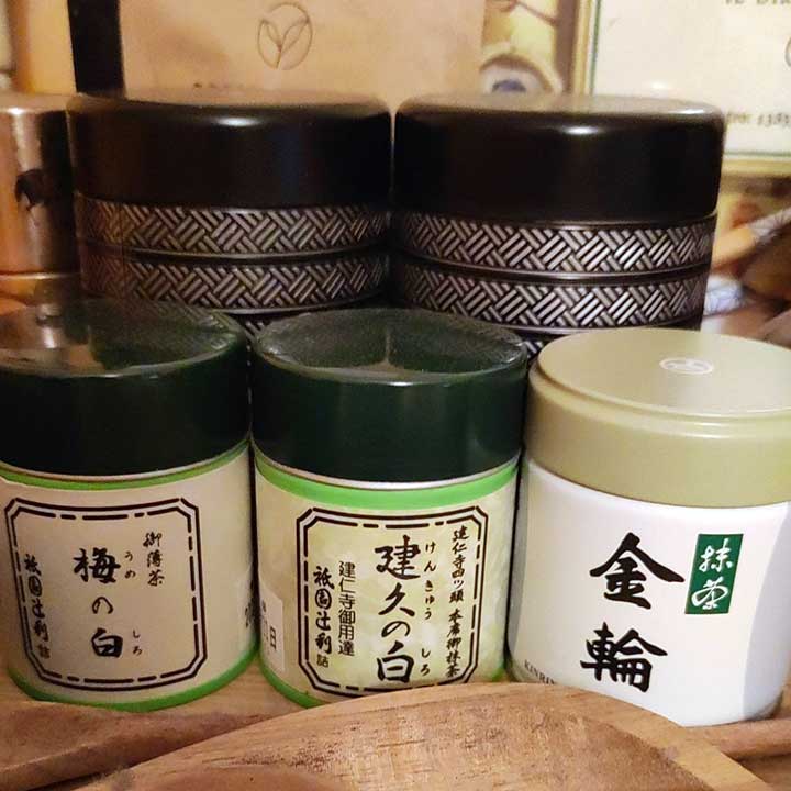 日本で買ったお茶【写真提供：ロベルト・フィオルリッチ】