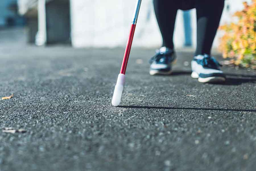 白杖を持つ人の腕を引っ張り…まさかの事態に体がとっさに動いた（写真はイメージ）【写真：PIXTA】