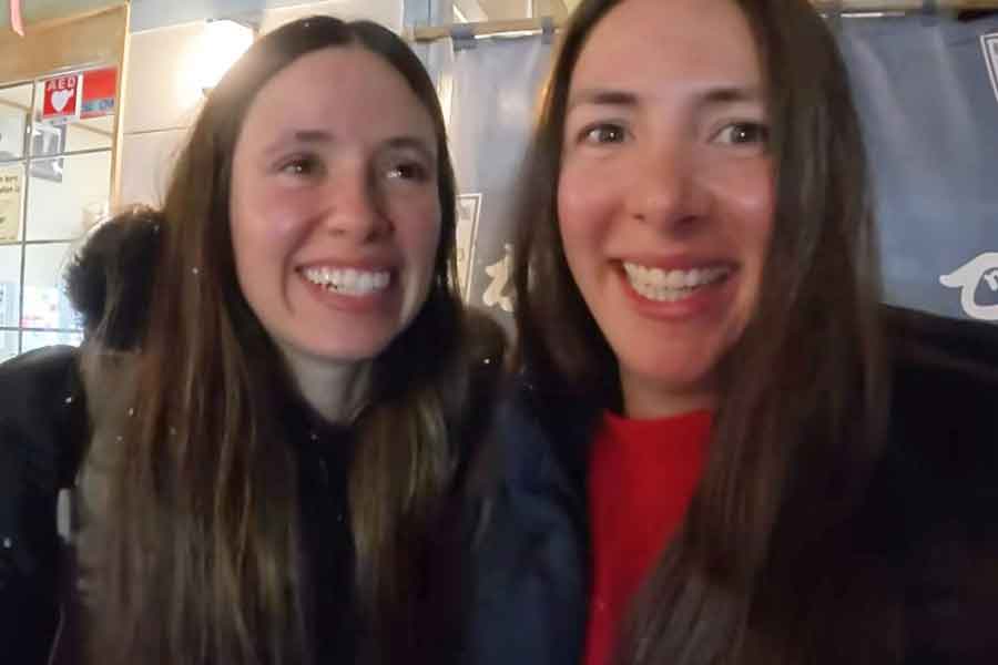 コロンビア人の（右から）Oriさんと妹のジジさん（スクリーンショット）