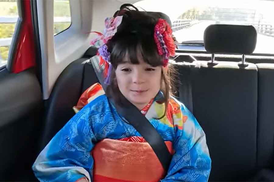 あでやかな着物を着こなすマカロンちゃん（スクリーンショット）