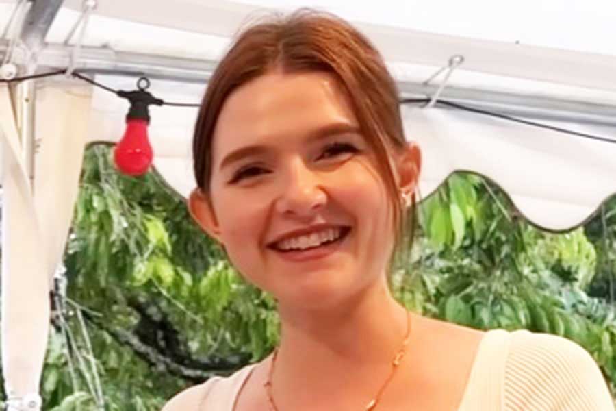 フランス人YouTuberのアマンディーヌさん（スクリーンショット）