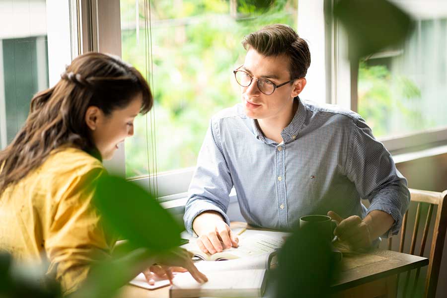 日本人女性がイギリスで運命の人に出会うにはどうすればいい？（写真はイメージ）【写真：PIXTA】