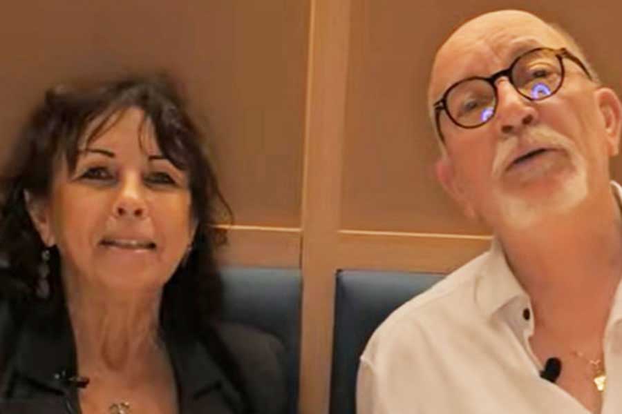 日本食を堪能した、オレリアンさんの両親（スクリーンショット）