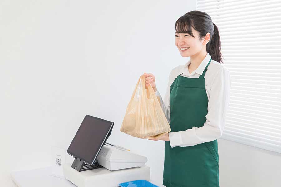 スーパーの店員が笑顔で接客する姿に感激（写真はイメージ）【写真：写真AC】