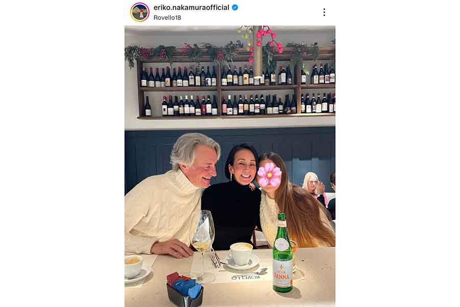 夫と娘とともにランチ中の中村江里子さん（スクリーンショット）