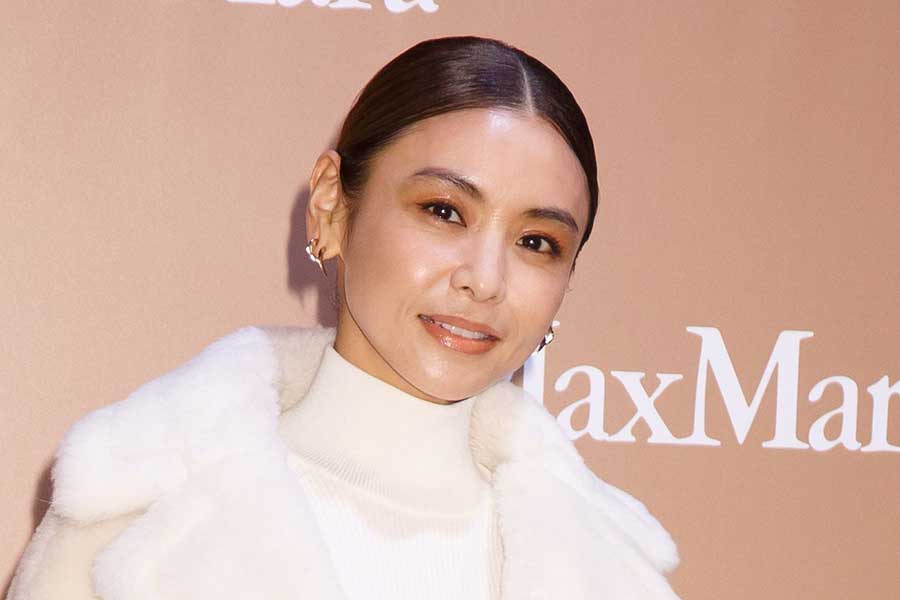 人気モデルの滝沢眞規子さん【写真：Aflo】