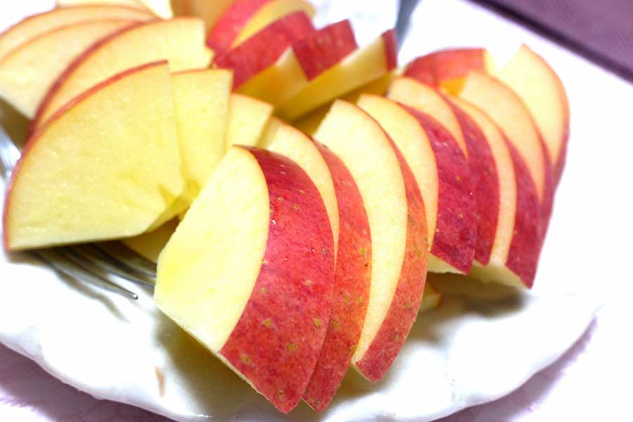 皮つきのまま、小分けにして食べるのがおすすめ（写真はイメージ）【写真：写真AC】