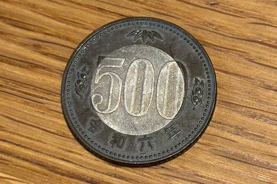 発見された硬貨【写真提供：IJ（@IJ44937938）さん】