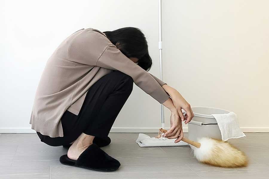 まとめて大掃除となると、疲労の蓄積も心配(写真はイメージ)【写真:PIXTA】