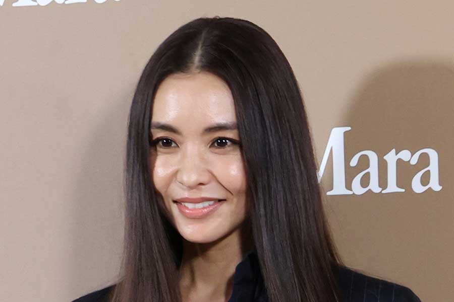 人気モデルの滝沢眞規子さん【写真：Aflo】