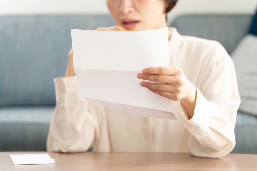 急逝した義父関連の手続きを進めるなかで、深まっていく謎…(写真はイメージ)【写真:PIXTA】