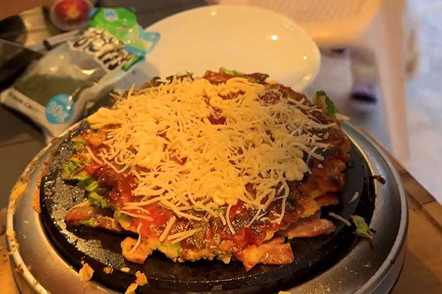 フランスの食材を使って作ったお好み焼き（スクリーンショット）