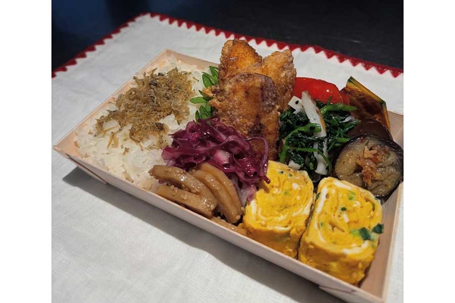 滝沢さんが伸介さんの思い出の味を詰めた弁当（スクリーンショット）