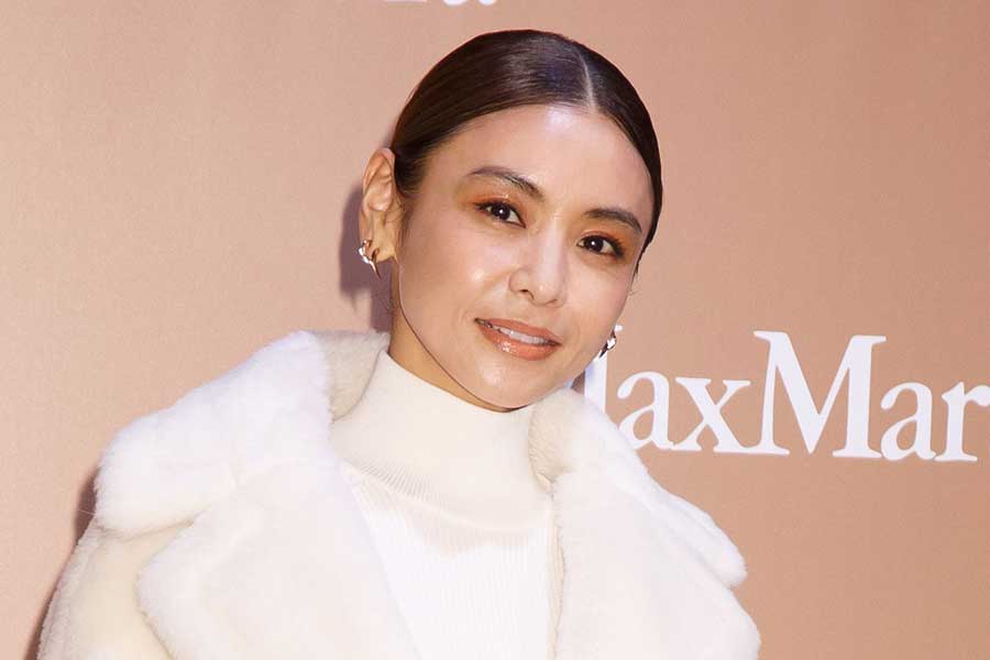 人気モデルの滝沢眞規子さん【写真：Aflo】