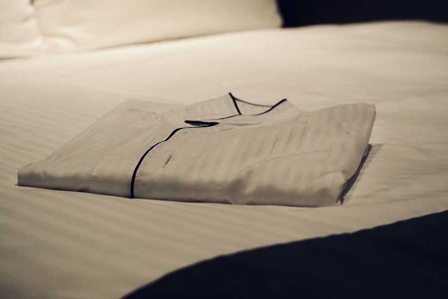 ホテルの館内着は、快適に過ごすために欠かせないアイテム（写真はイメージ）【写真：写真AC】