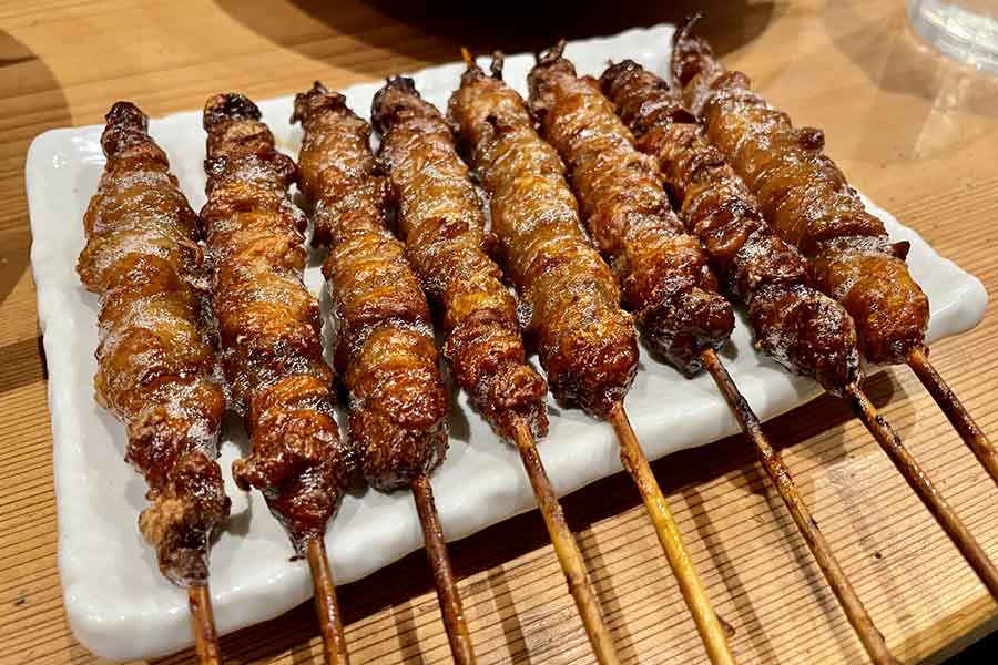 焼き鳥店でも人気の鶏皮（写真はイメージ）【写真：写真AC】