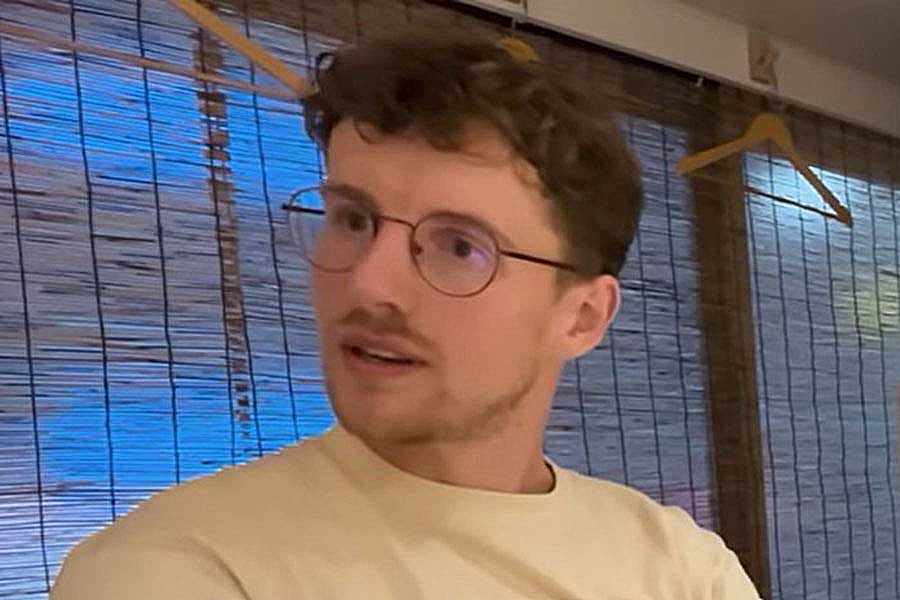 日本の寿司店を訪れた、オランダ人のマークさん（スクリーンショット）