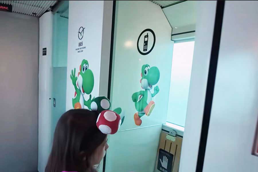 特別な列車内で発見した、電話ができるスペースにびっくり！（スクリーンショット）