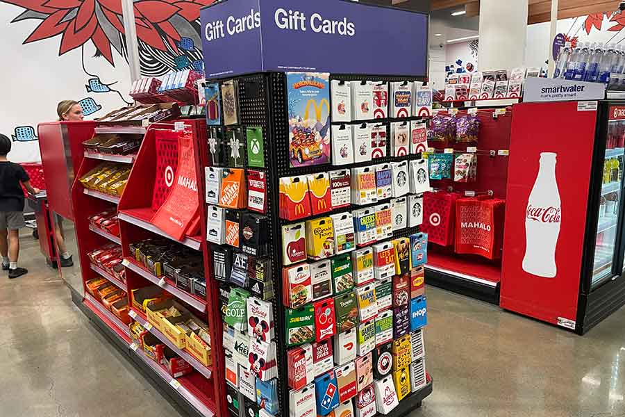 ギフトカードは学校の先生に一番喜ばれる贈り物。クリスマス仕様のカードがたくさん【写真:i-know】