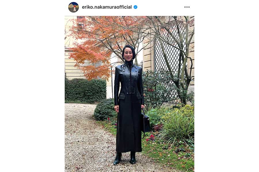 25年前のレザーコートを着用した中村江里子さん（スクリーンショット）