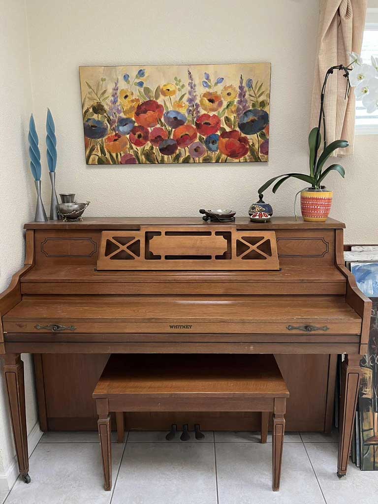 日本人の友人から譲り受けたピアノ【写真提供：シルビア・ヴァシレヴァ】