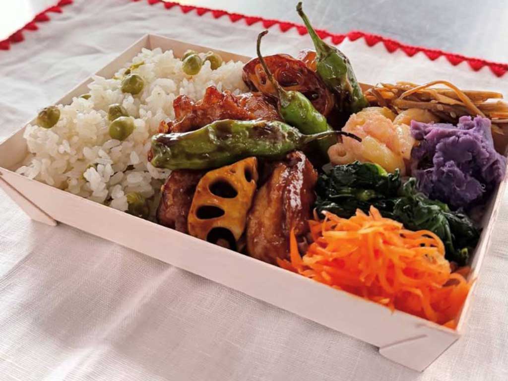 滝沢眞規子さんが作った彩り豊かな弁当(スクリーンショット)