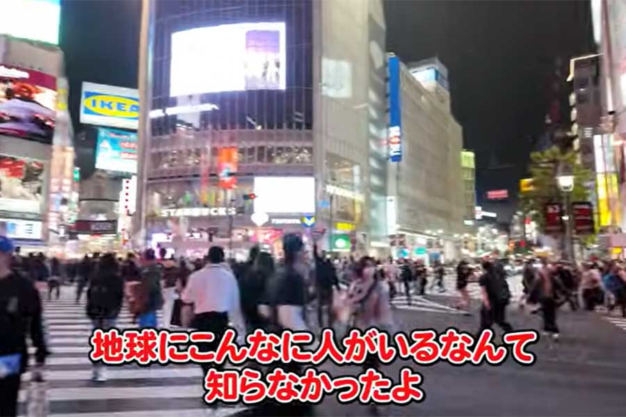 夜の渋谷スクランブル交差点を体験（スクリーンショット）
