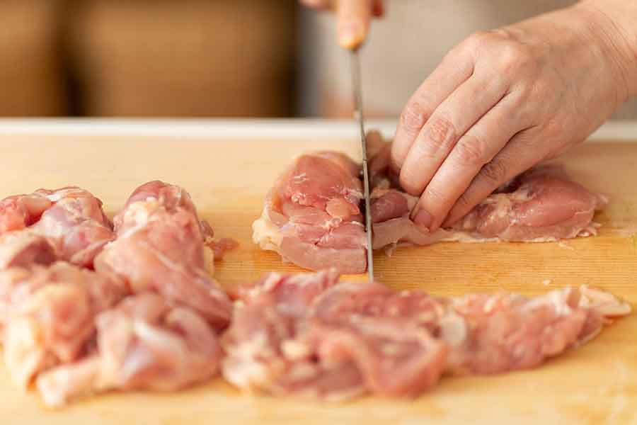 気をつけたい鶏肉の調理(写真はイメージ)【写真:PIXTA】