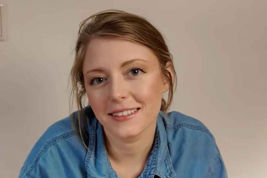 日本のデパ地下を満喫した、ジェイソンさんの妻・リネルさん(スクリーンショット)