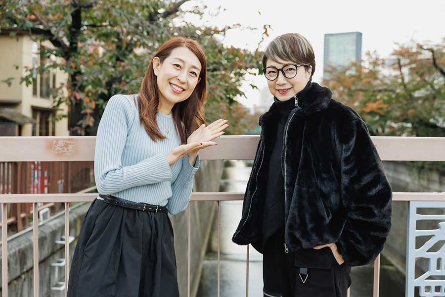 えまおゆうさん（右）とインタビュアーの竹山マユミさん【写真：冨田味我】