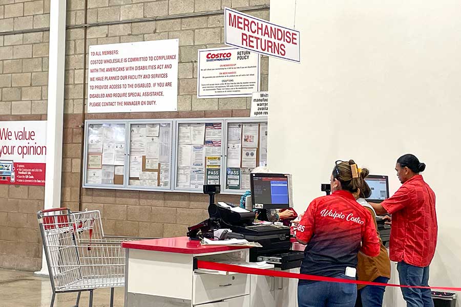 ハワイの大手量販店には、返品専用のカウンターがある【写真:i-know】