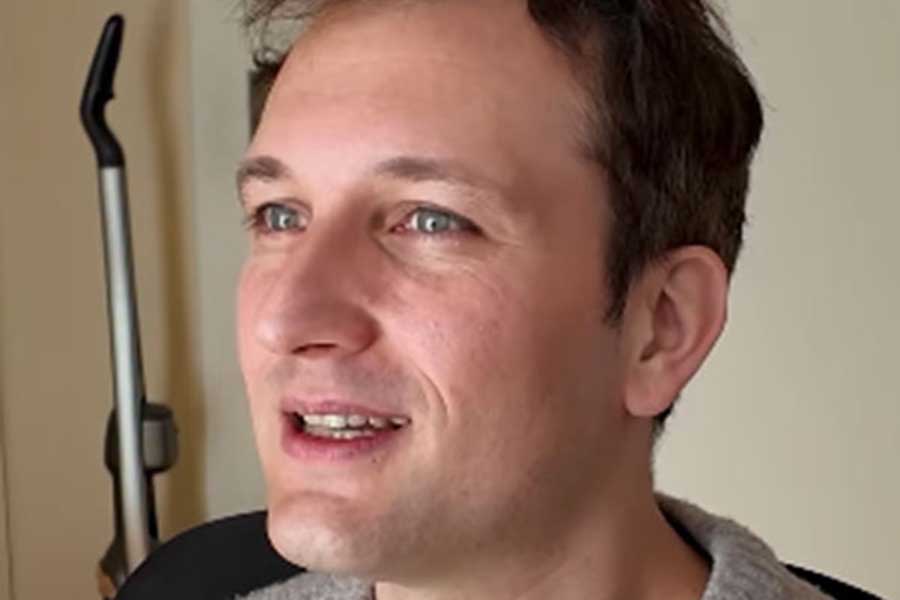 フランス人YouTuberのオレリアン・プダさん(スクリーンショット)