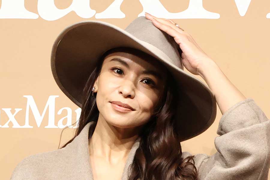 人気モデルの滝沢眞規子さん【写真：Aflo】