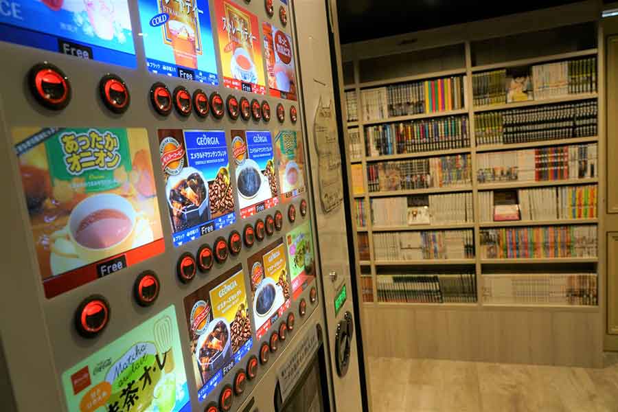 ネットカフェで始発を待つ（写真はイメージ）【写真：PIXTA】