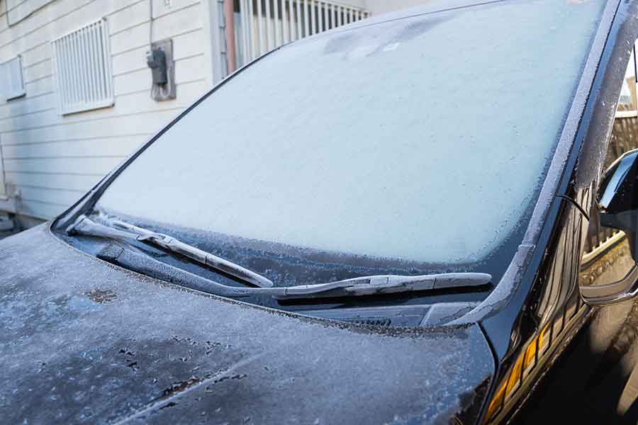 凍結した車のフロントガラス（写真はイメージ）【写真：PIXTA】