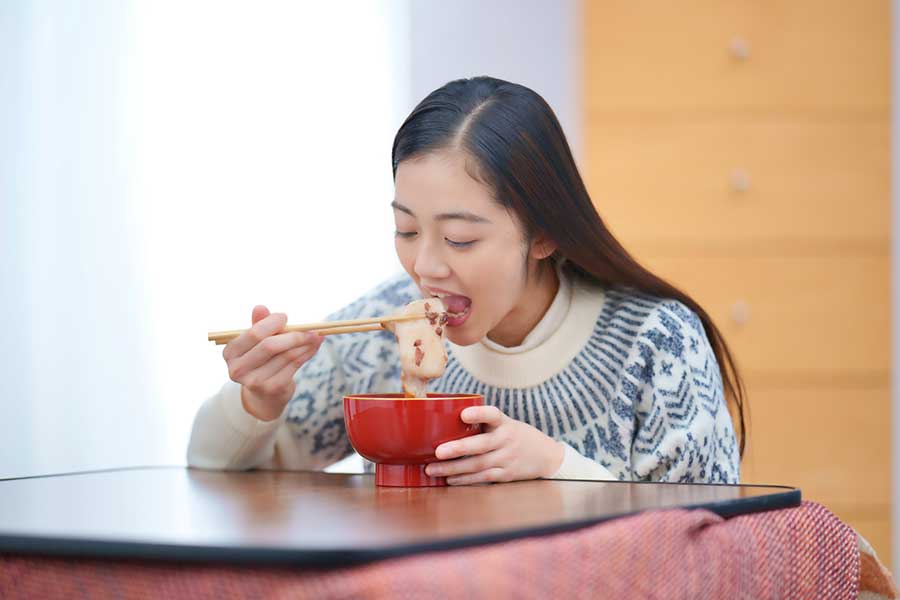 お正月に食べる機会が増える餅。歯周病への影響に注意が必要（写真はイメージ）【写真：写真AC】