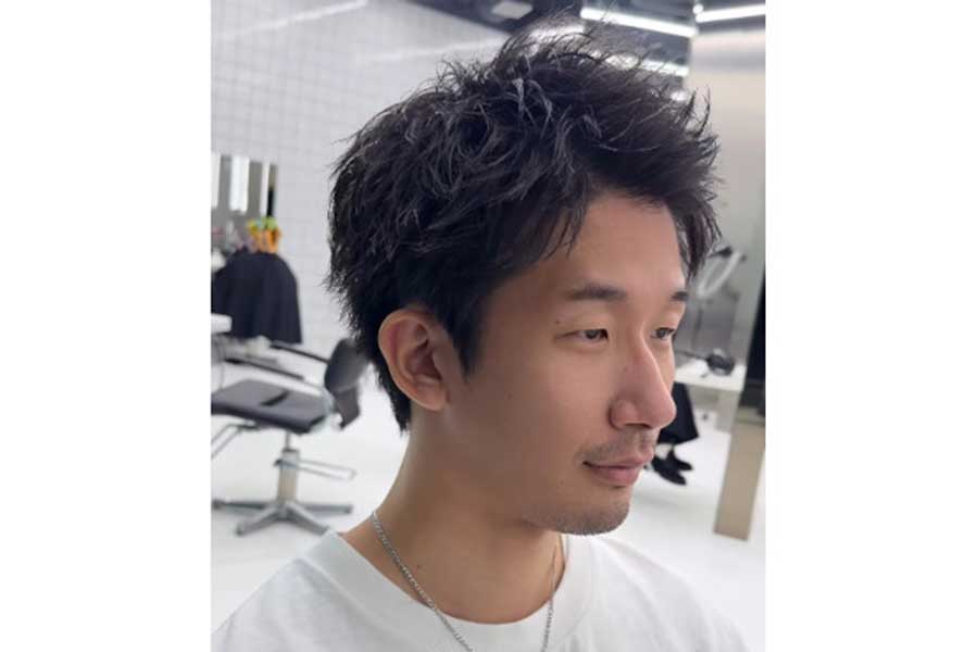 短くカットしてさわやかなヘアスタイルに(スクリーンショット)