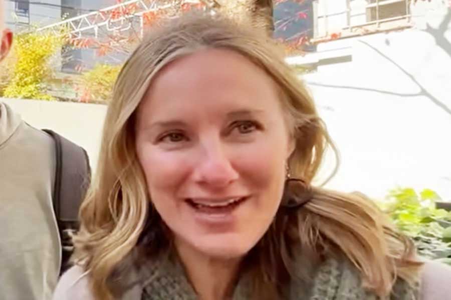 アメリカからやってきたサラさん(スクリーンショット)