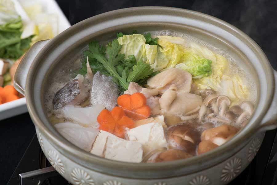 野菜たっぷりの鍋料理（写真はイメージ）【写真：PIXTA】