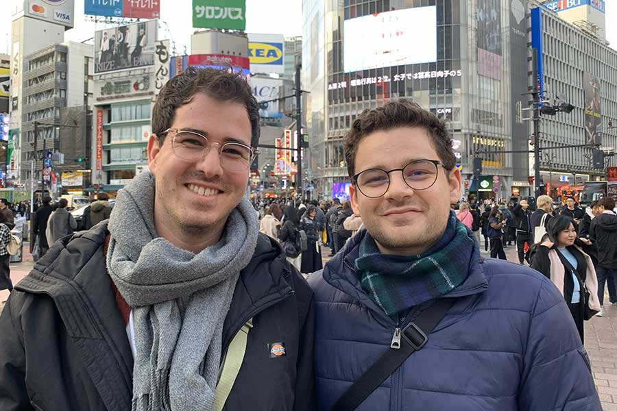 ドイツのミュンヘンから来た(左から)ジュリアスさんとニコさん【写真:Hint-Pot編集部】