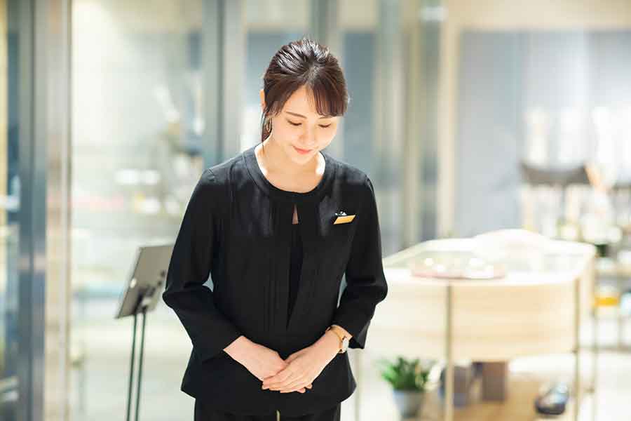 日本人の姿勢に敬意や礼儀正しさを感じ取り、アメリカ人は感心（写真はイメージ）【写真：PIXTA】