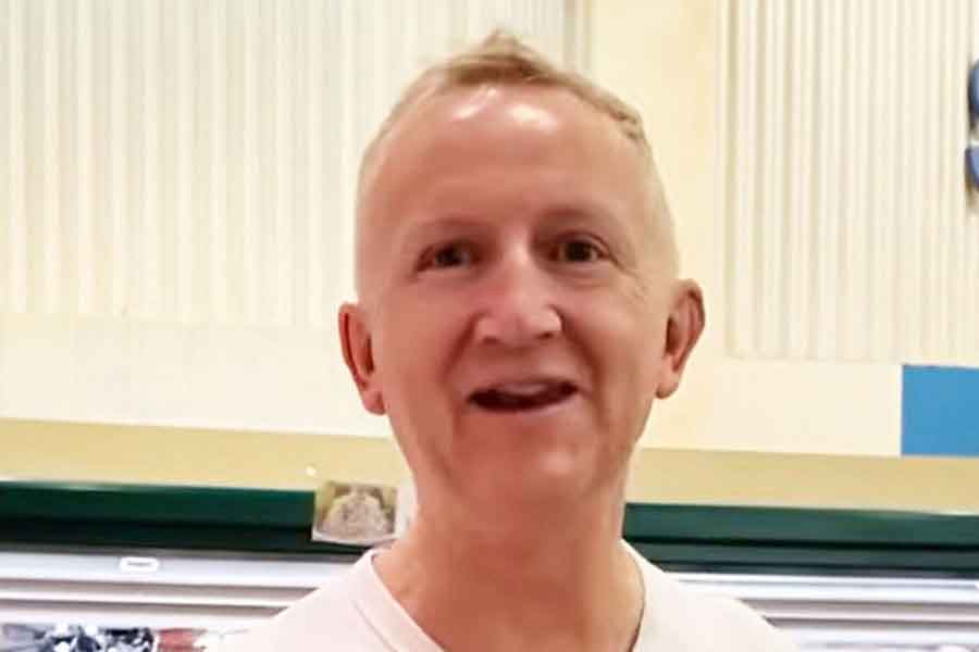 日本のスーパーに目を輝かせる、カナダ人パパのチャールズさん（スクリーンショット）