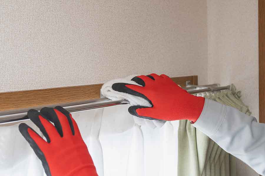 カーテンレールなどの掃除を忘れずに（写真はイメージ）【写真：PIXTA】