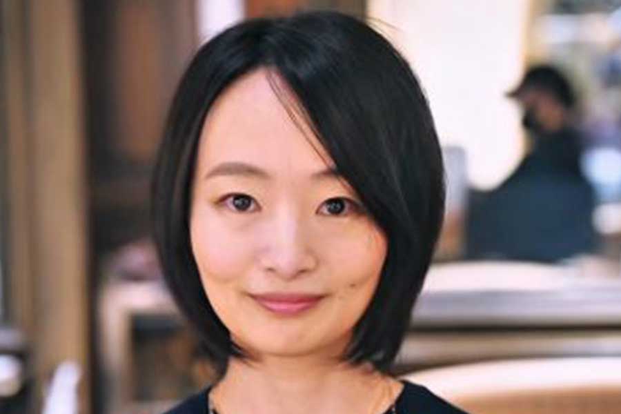 落ち着いた印象の黒髪ボブの女性（スクリーンショット）