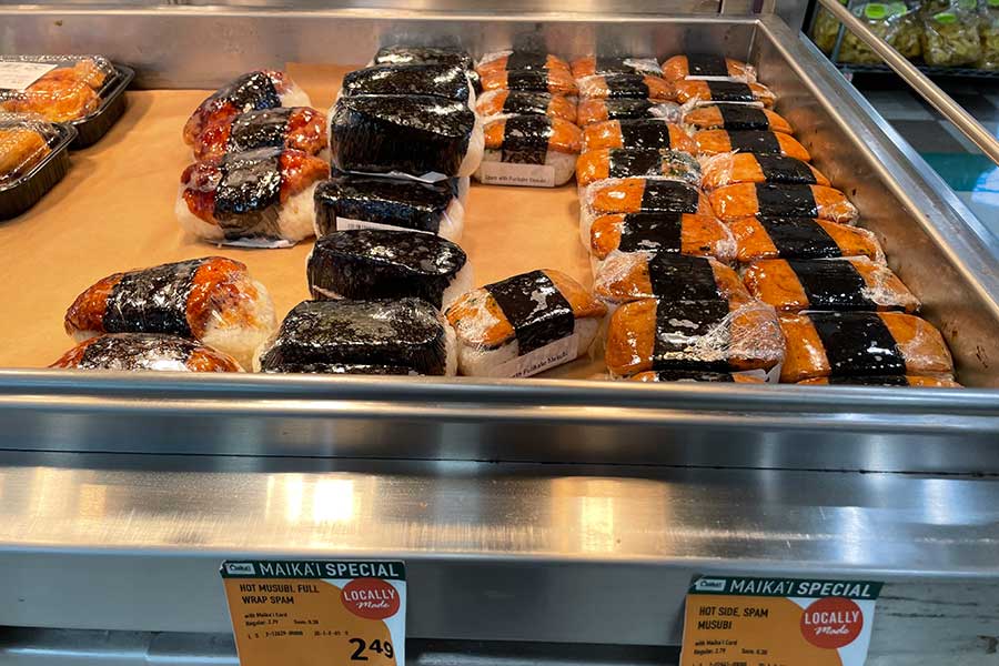 地元スーパーマーケットにも「むすび」が【写真：i-know】