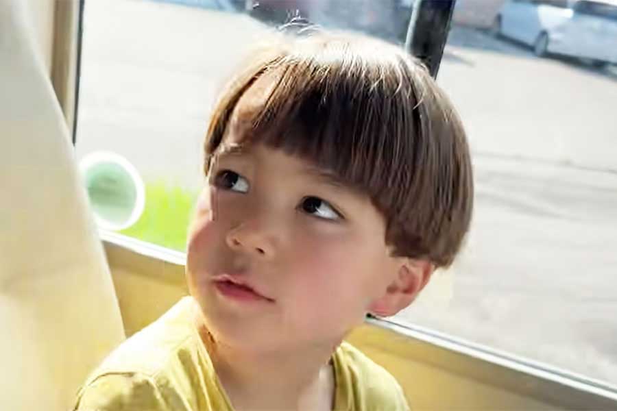 日本人YouTuber・Amiさんの次男・リノくん（スクリーンショット）