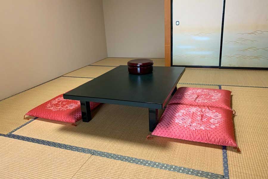 和室に置かれた座布団(写真はイメージ)【写真:写真AC】