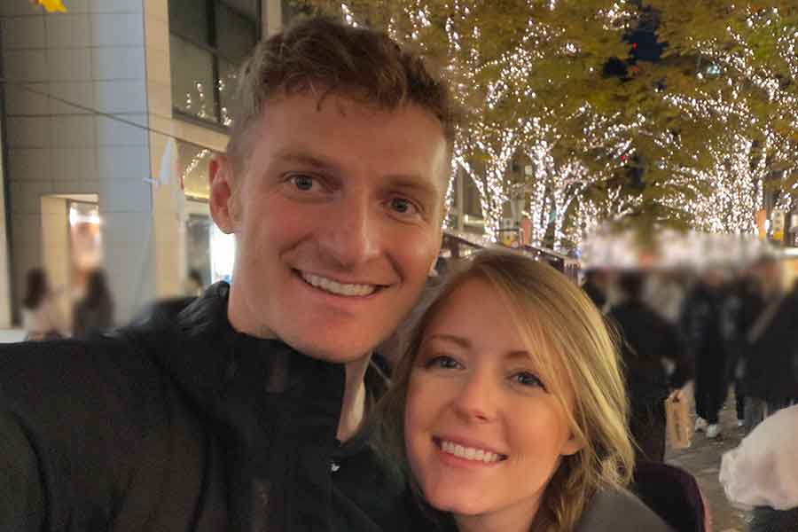 日本のイルミネーションを楽しむ、アメリカ人YouTuberのジェイソンさんと妻・リネルさん【写真提供：ジェイソン・レイ】